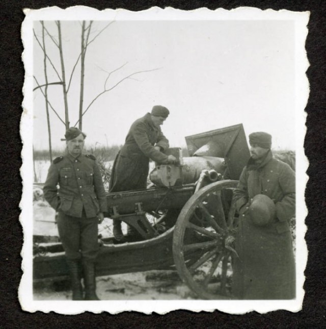 155mm Schneider Mle1917 howitzer in german service.  15.5cm sFH414f----.jpg